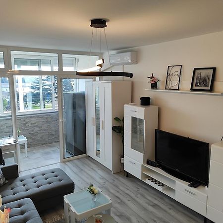 Apartment Zara With Garage Exteriér fotografie